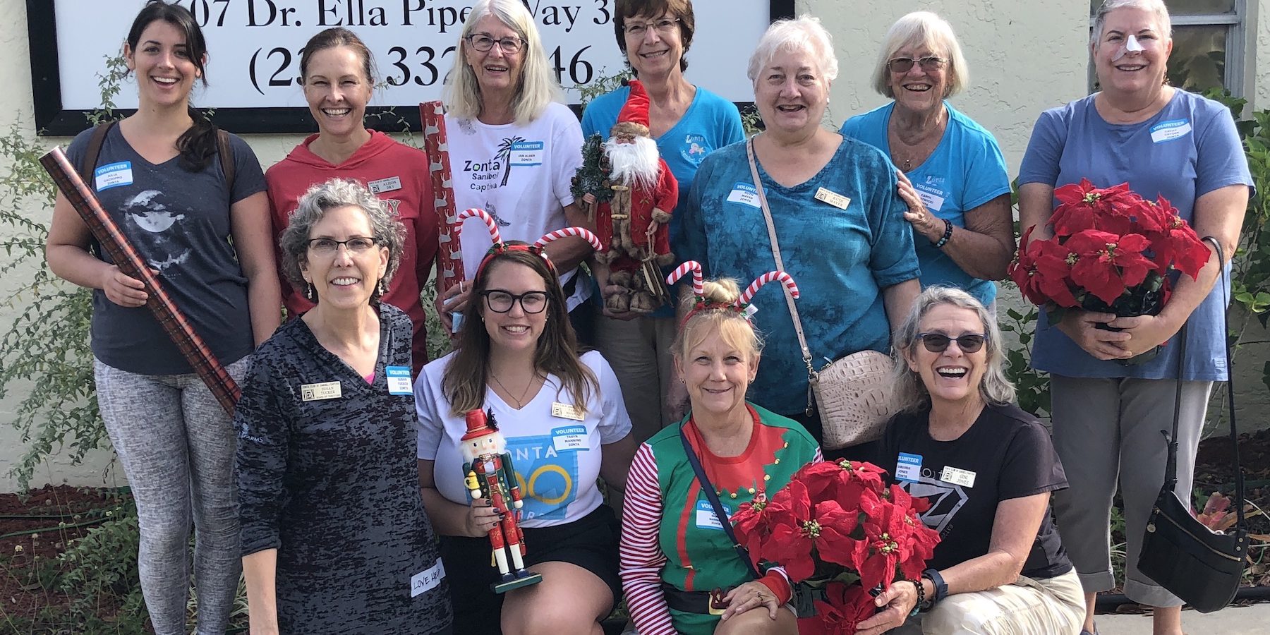 ZontaDrPiperXmasgroup Zonta Dr Piper Xmas Group Photo